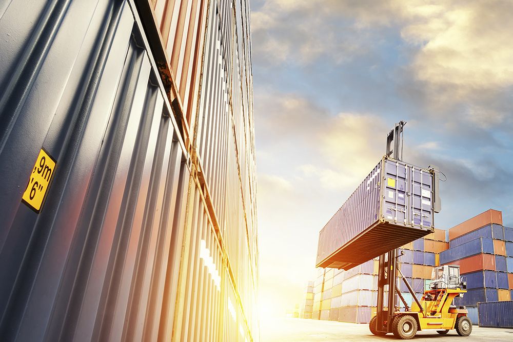 Forklift,Handling,Container,Box,Loading,To,Freight,Trainer